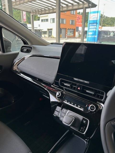 新型アクア　スタイリッシュ　内装