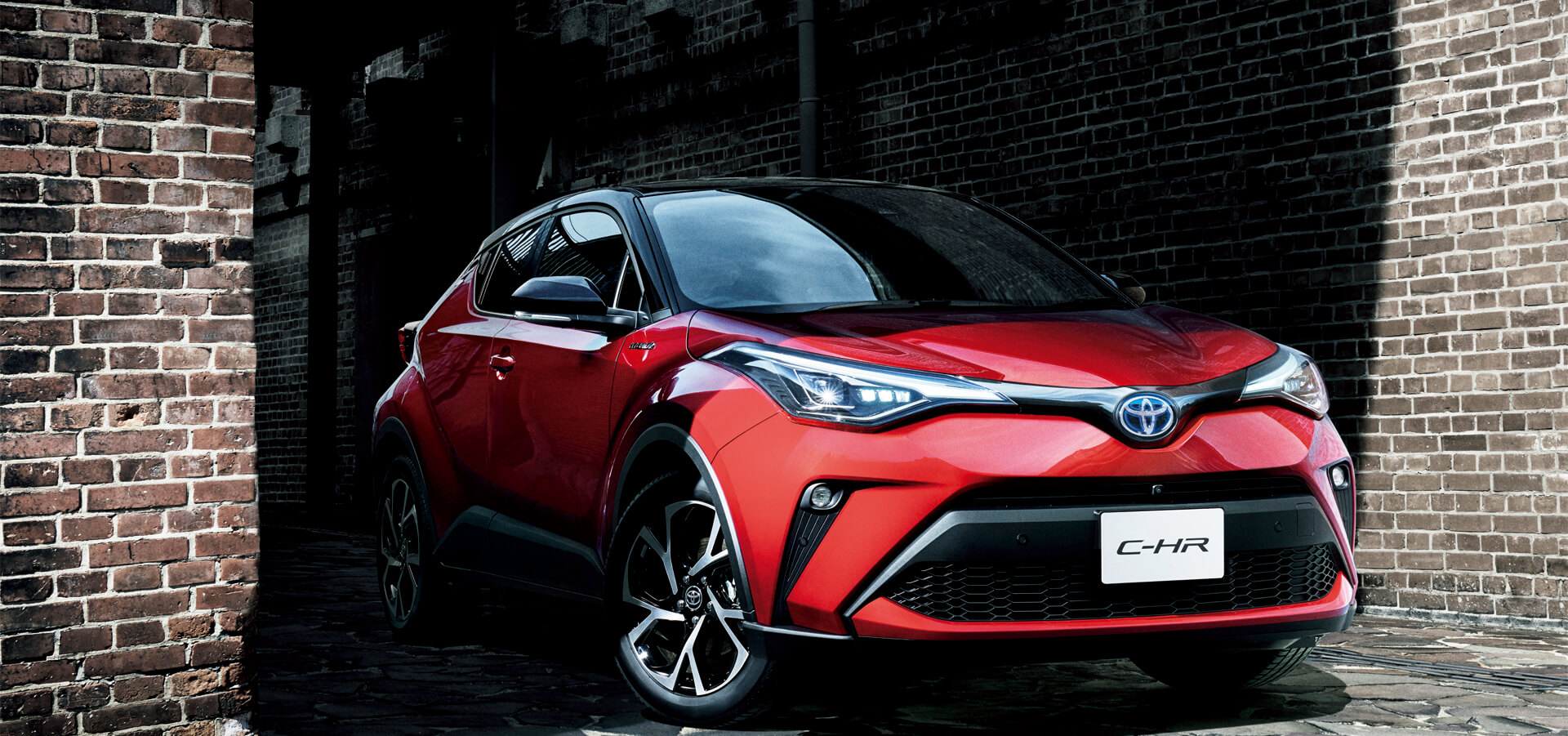 ネッツトヨタ福井|トヨタの世界戦略SUV C-HR